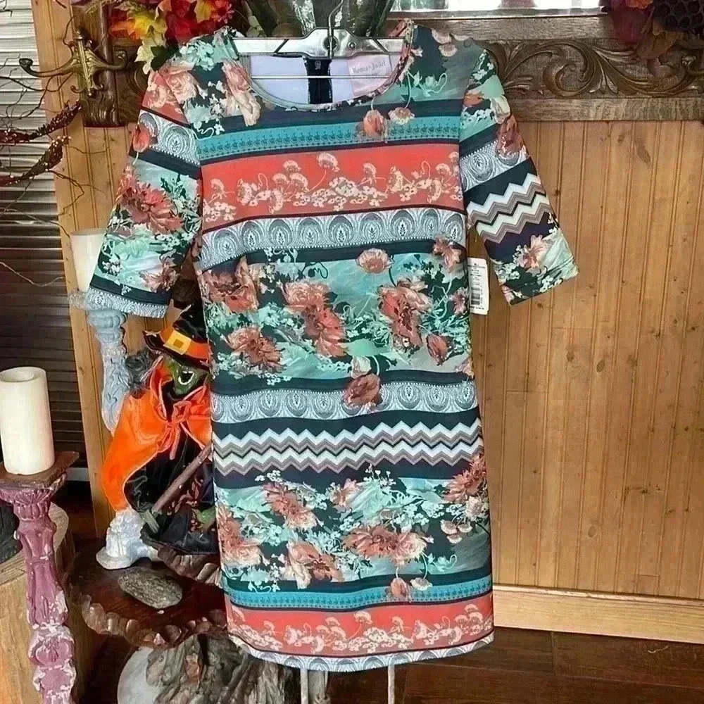 Ladies Romeo and Juliet  dress. Size medium. New with tags.